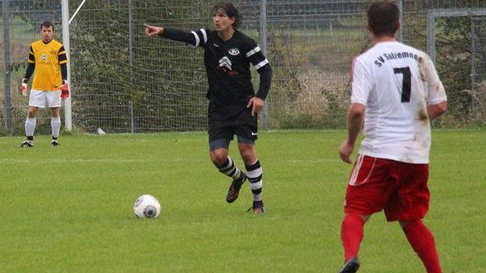 Der SV Sulzemoos (weiß) setzte sich im Heimspiel g