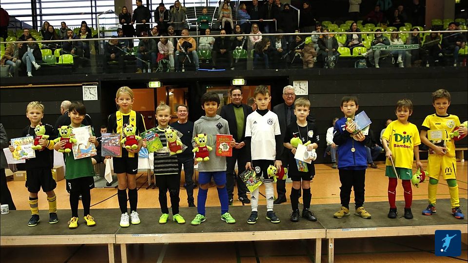 Ehrung Spieler seiner Mannschaft