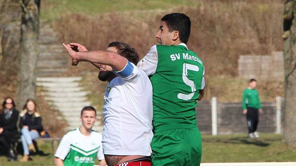 Der SV Sulzemoos (weiß) und der SV Manching trennt