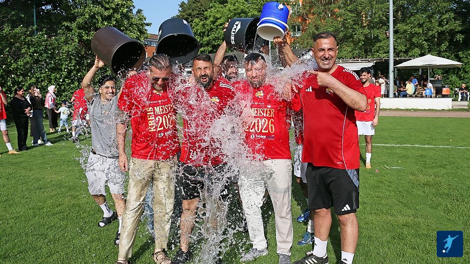 Der SV Dicle Celle feiert die Celler Kreis-Liga Meisterschafft