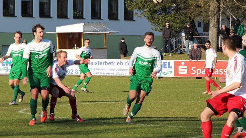 Der SV Sulzemoos (weiß) und der SV Manching trennt