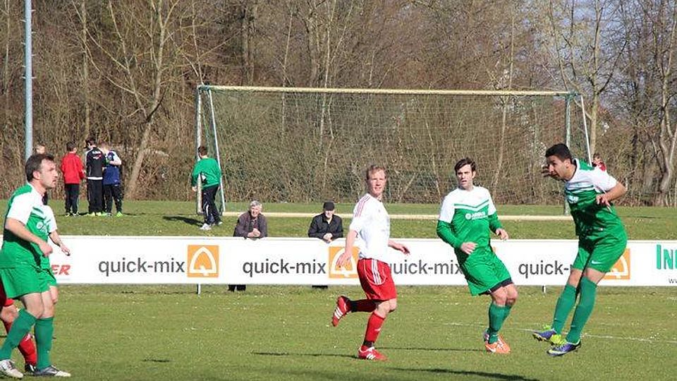 Der SV Sulzemoos (weiß) und der SV Manching trennt