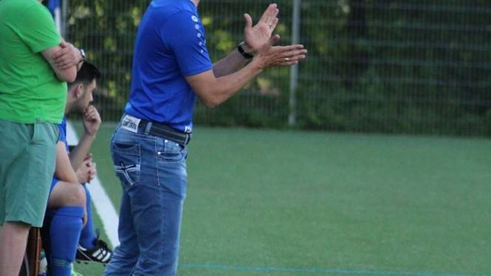 Trainer Giuseppe Iorfida peitscht sein Team an