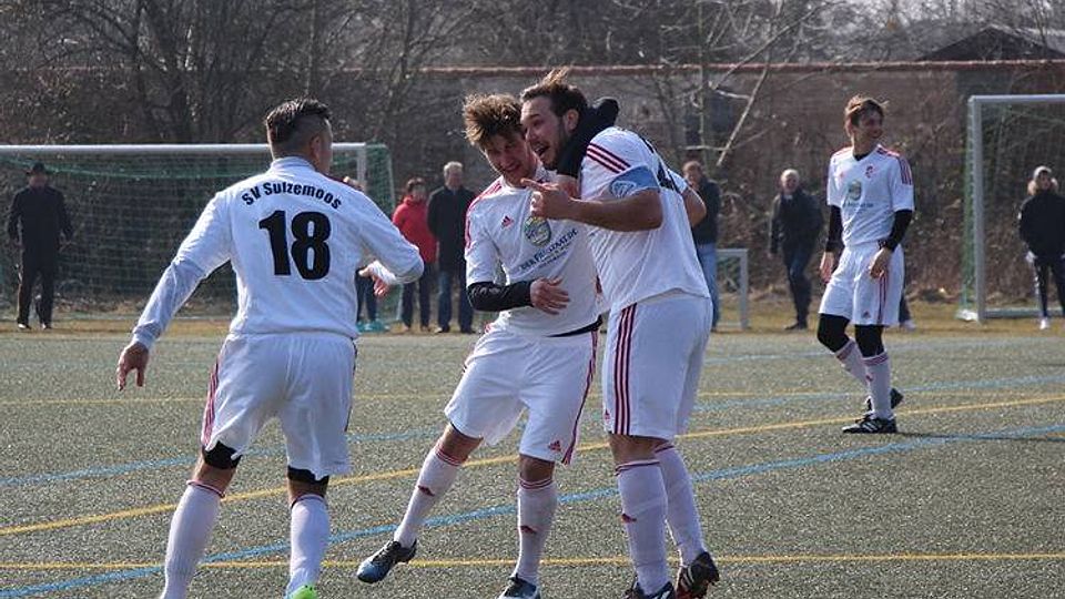 Der SV Sulzemoos (weiß) gewann mit 4:2 beim ESV Mü