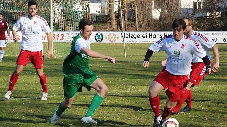 Der SV Sulzemoos (weiß) und der SV Manching trennt
