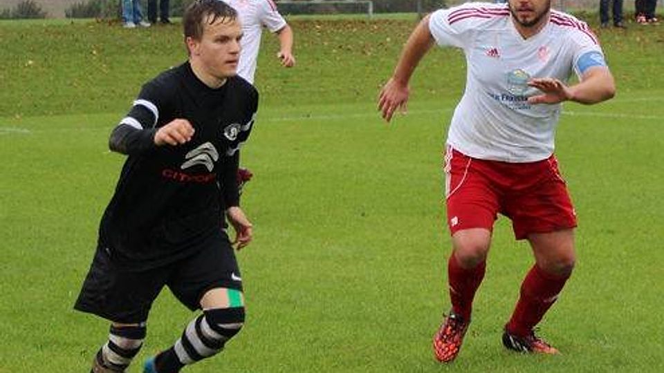 Der SV Sulzemoos (weiß) setzte sich im Heimspiel g