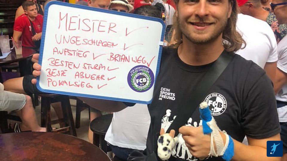 Der FC Büderich feiert den Landesliga-Aufstieg und Kreispokalsieg Düsseldorf auf Malle! Fotos: privat/Gombarek