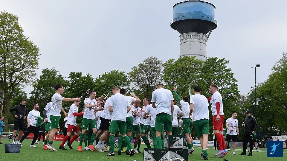 Die DJK Adler Union Frintrop schafft als Meister der Landesliga 3 wie Büderich den Durchmarsch in die Oberliga. Fotos: Marcel Eichholz