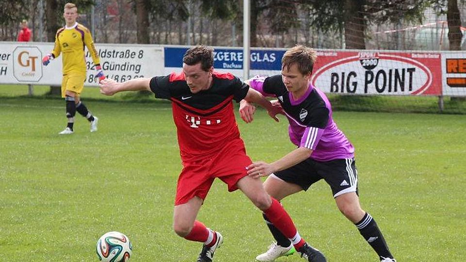 Der SV Günding (rot) gewann sein Heimspiel gegen d