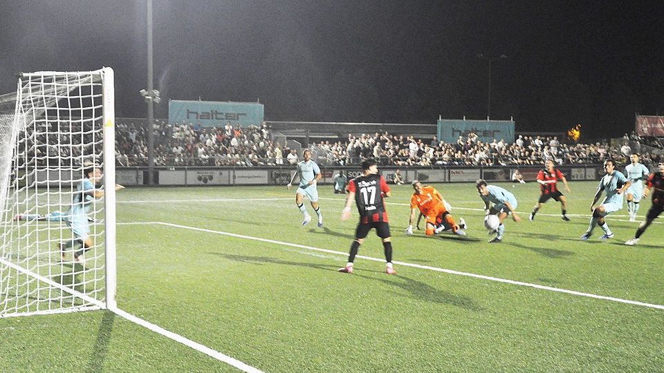 … der Ball gelangt danach zu Gabriel Di Battista …