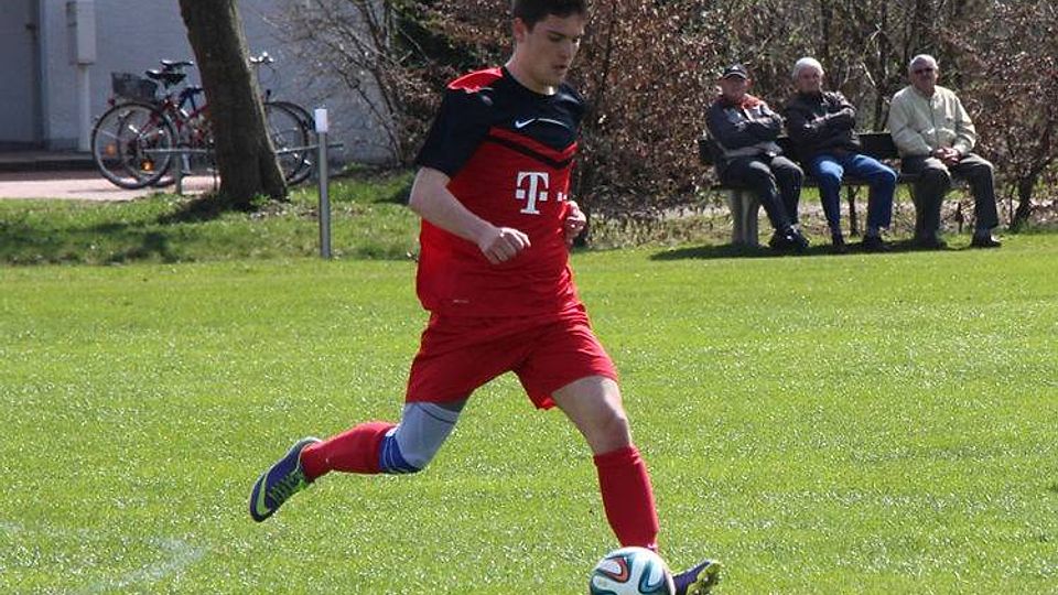 Der SV Günding (rot) gewann sein Heimspiel gegen d