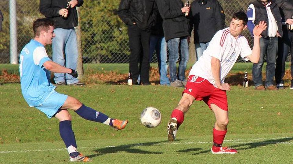 Der SV Sulzemoos (weiß) gewann sein Heimspiel gege