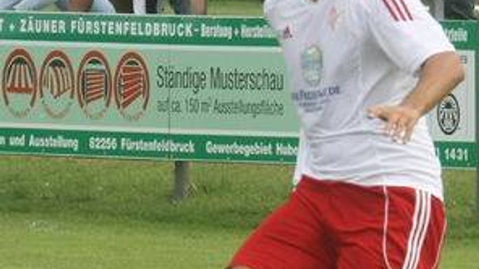 Der SV Sulzemoos (weiß) musste im Heimspiel gegen