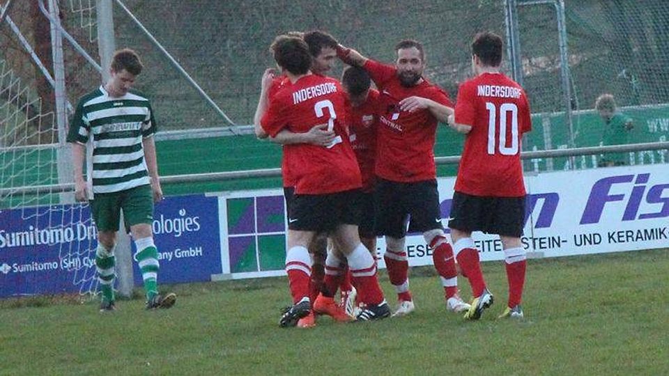 Der TSV Indersdorf (rot) hat sein Heimspiel gegen