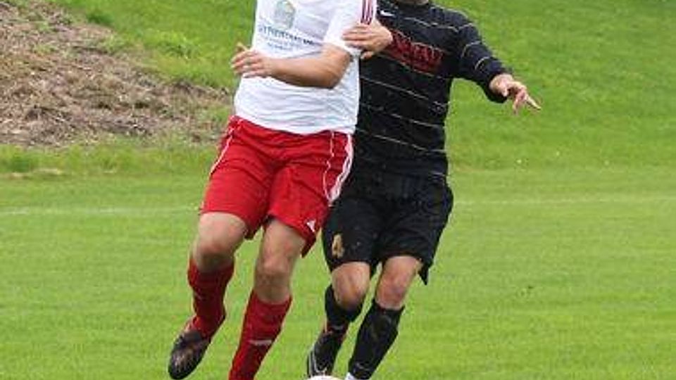 Der SV Sulzemoos (weiß) verspielte im Derby in Kam