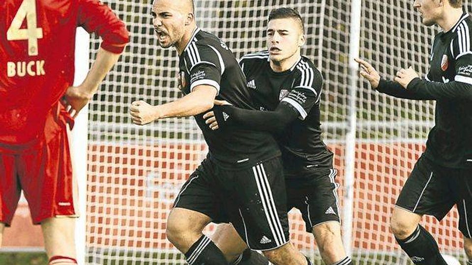 Kaum zu halten: Andreas Neumeyer (mit Gianluca Sim