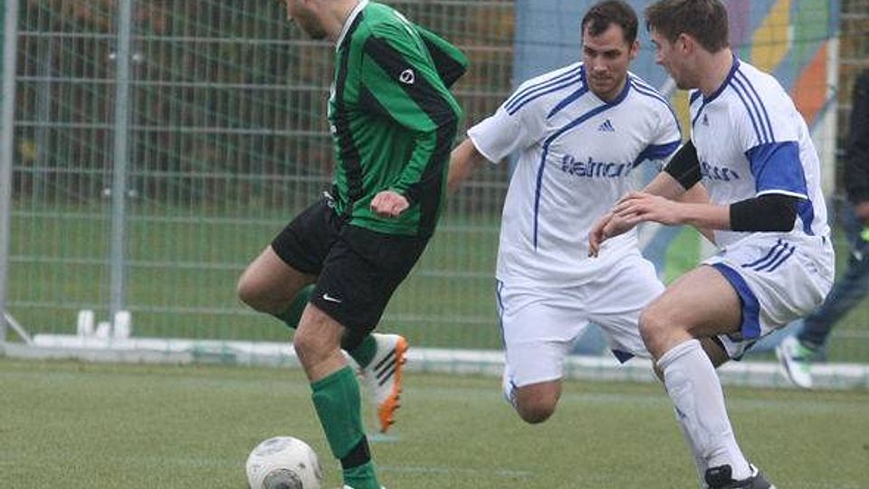 Der ASV Dachau II (weiß) gewann sein Heimspiel geg