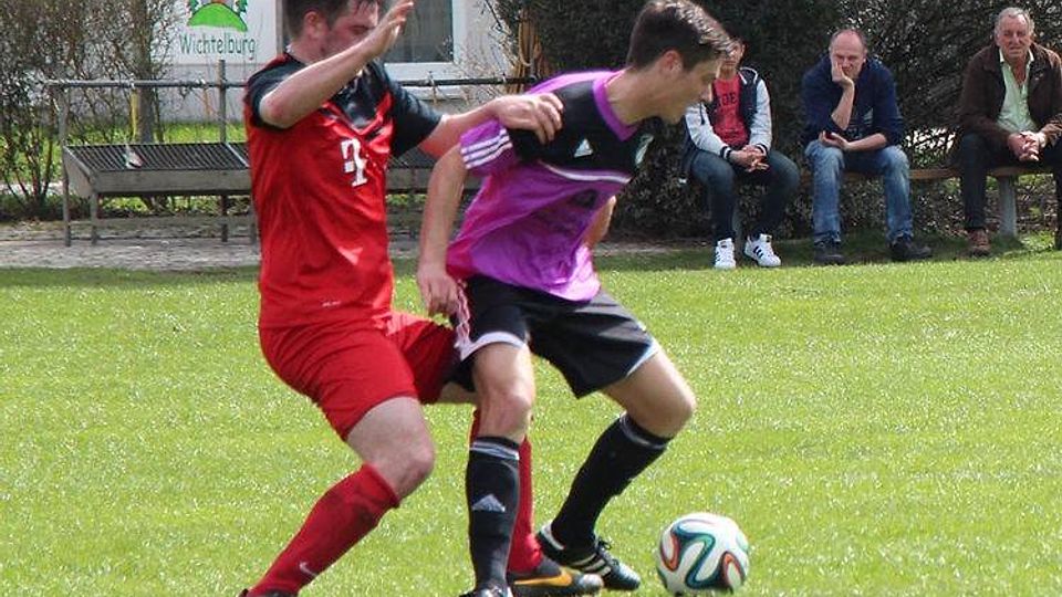 Der SV Günding (rot) gewann sein Heimspiel gegen d