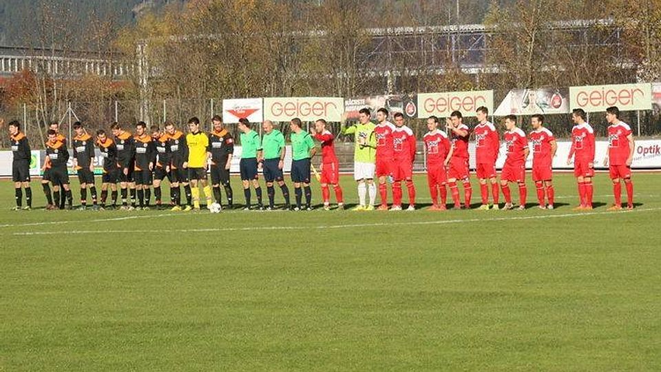 Der FC Sonthofen (rot) musste sich im Heimspiel ge