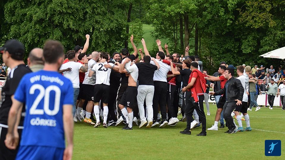 Am letzten Spieltag sicherte sich der Mülheimer FC in einem Herzschlagfinale die Meisterschaft in der Landesliga 2 und damit auch den Aufstieg in die Oberliga. Fotos: Marcel Eichholz