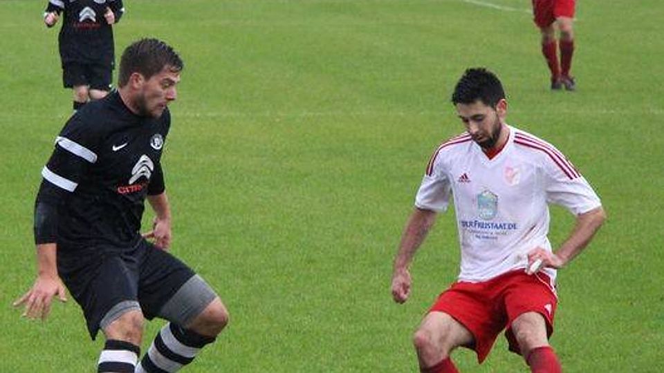 Der SV Sulzemoos (weiß) setzte sich im Heimspiel g