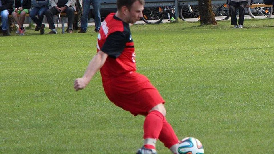 Der SV Günding (rot) gewann sein Heimspiel gegen d