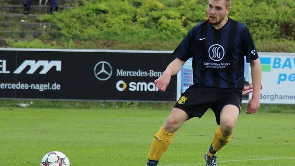 Der SV Sulzemoos (weiß) verlor beim FC Moosinning