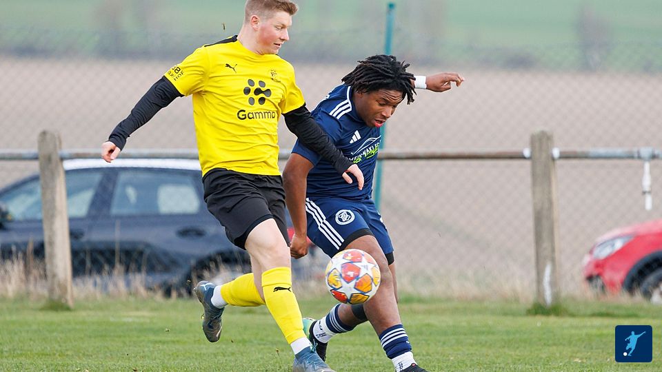 Niklas Hackenberg (l.) gegen Faith Falaye (r.).
