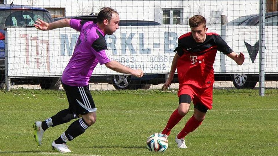 Der SV Günding (rot) gewann sein Heimspiel gegen d