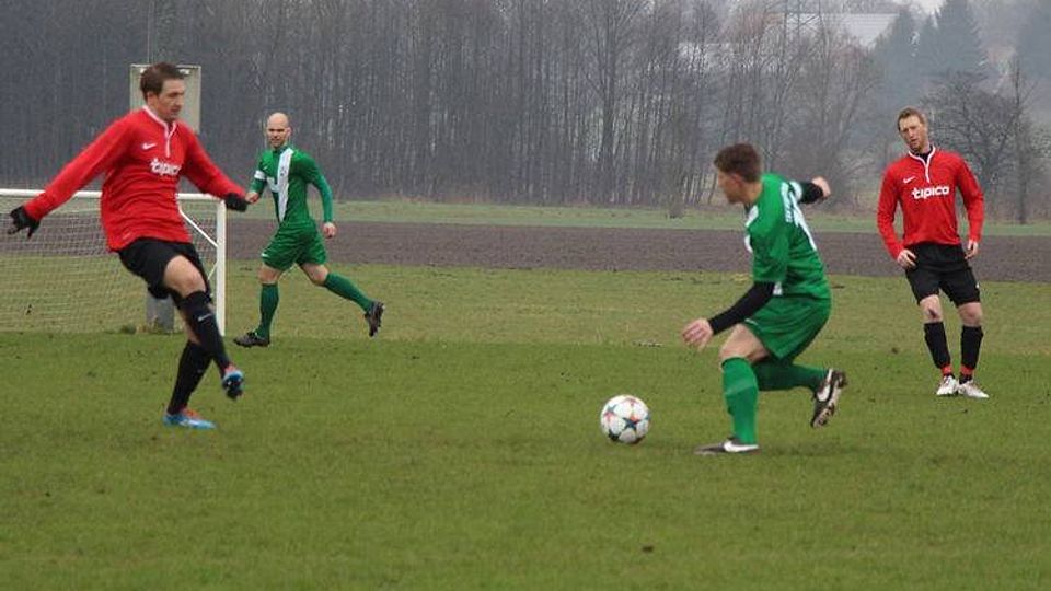 Der TSV Hilgertshausen (grün) setzte sich im Derby
