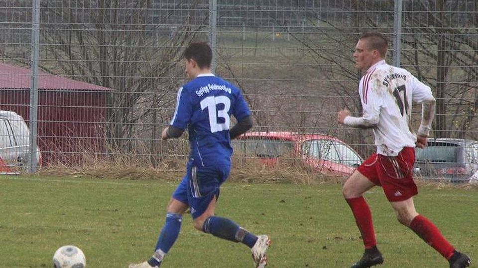 Die SpVgg Feldmoching (blau) gewann beim SV Sulzem
