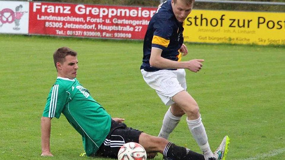 Der TSV Jetzendorf (blau) ließ gegen den SV Karlsh