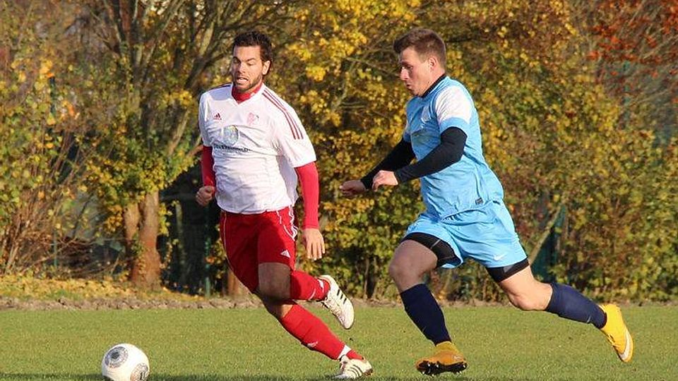 Der SV Sulzemoos (weiß) gewann sein Heimspiel gege