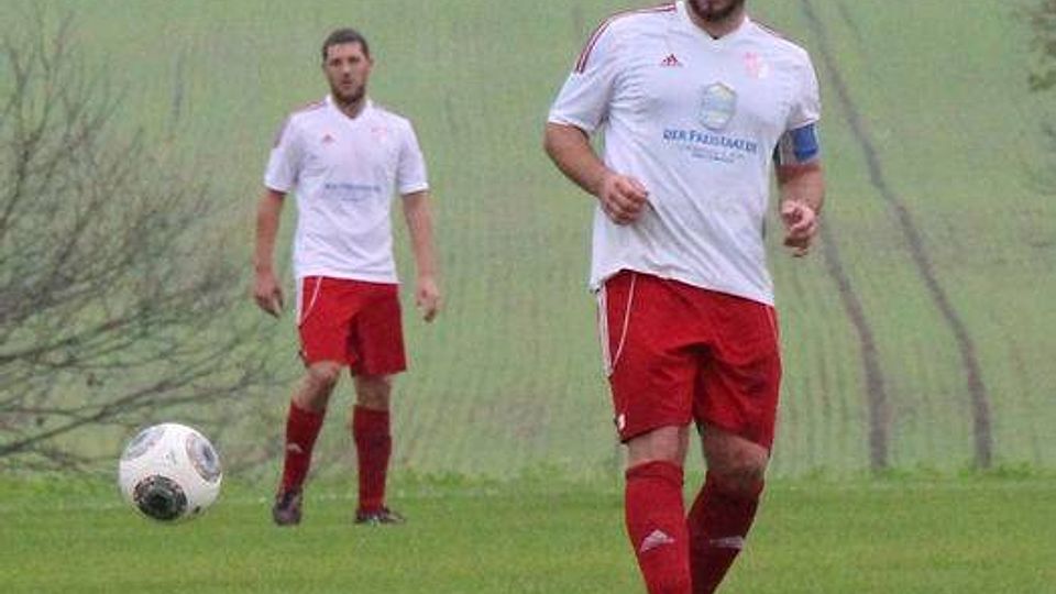 Der SV Sulzemoos (weiß) setzte sich im Heimspiel g