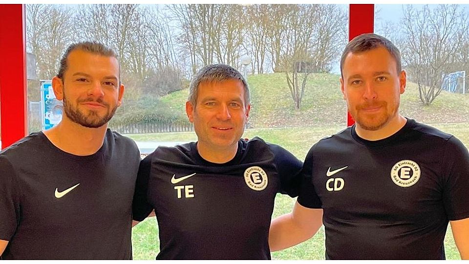 Ein starkes Trainerteam: Thorsten Effgen (Mitte) mit Christopher Diedrich (rechts) und Deniz Darcan.	Foto: SG Eintracht