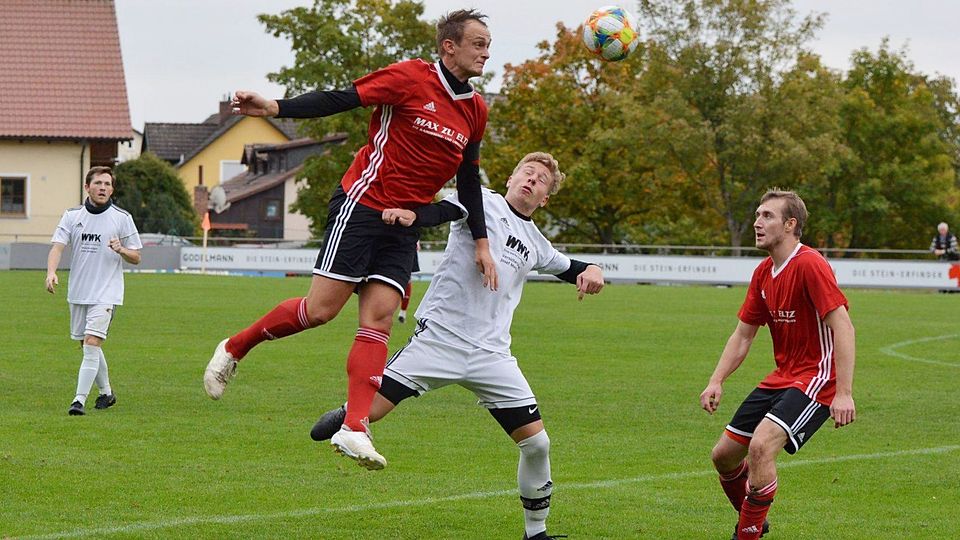 Andreas Ruhland (Weiß) hat sich zu einem Wechsel zum FC Weiden-Ost in die Bezirksliga Nord entschlossen.