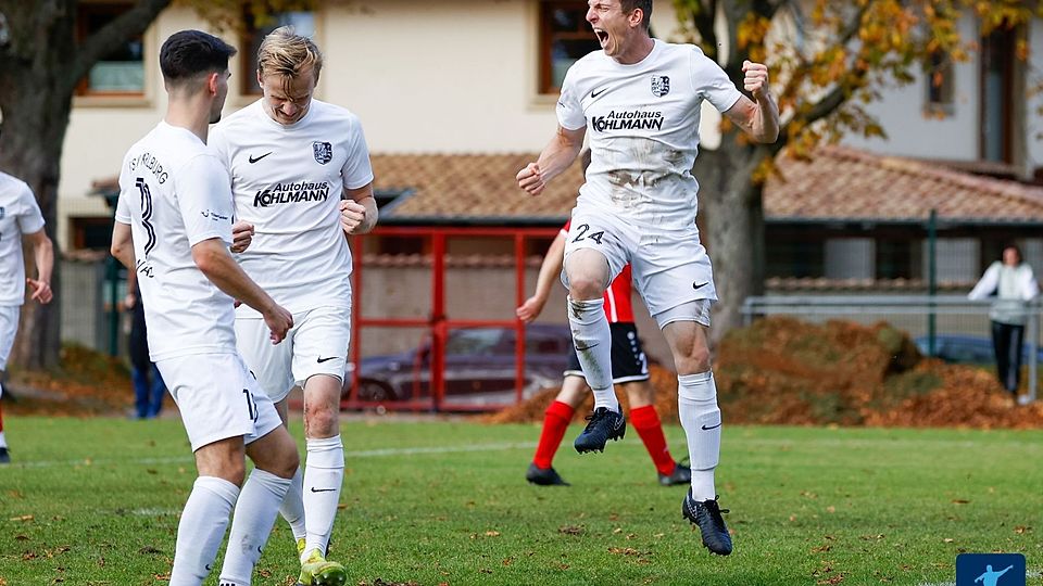 Der ehemalige Drittliga-Spieler Sebastian Fries (rechts) ist nicht nur einer der bekanntesten Spieler des TSV Karlburg. Der spielende Co-Trainer ist auch der treffsicherste Akteur des Aufsteigers.
