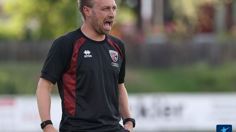 Es ist noch ein ungewohntes Bild: Kevin Ulrich als Bayernliga-Trainer.