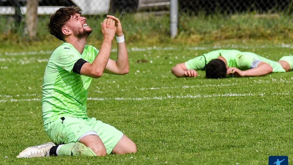 Kollektive Freude: Die SG Guldenbachtal (in grün) gewinnt gegen den Vizemeister von der SG Weinsheim und sichert sich so den eigenen Ligaverbleib.