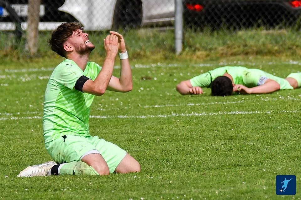 Kollektive Freude: Die SG Guldenbachtal (in grün) gewinnt gegen den Vizemeister von der SG Weinsheim und sichert sich so den eigenen Ligaverbleib.