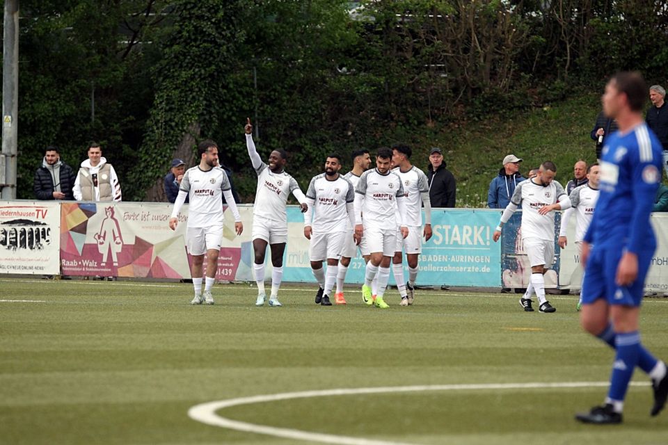 Marcus Vinicius Weinhardt (2. von links) erzielte zwei Treffer beim 4:1-Erfolg der SKG 23 in Naurod
