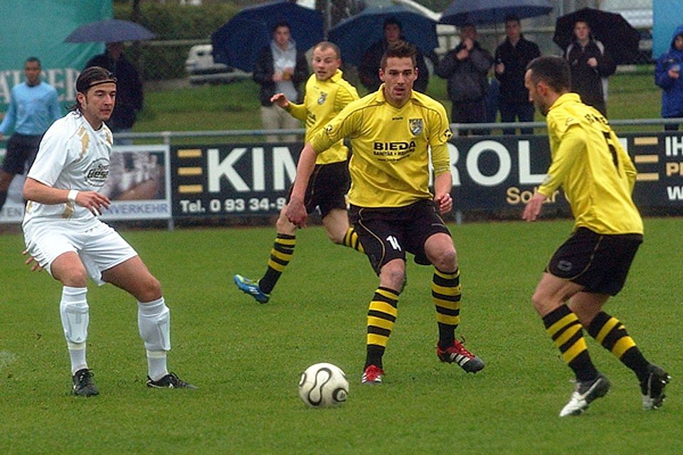 Benjamin Werner (mi.) und Oliver Gorgiev fighten um den Sieg beim Schlusslicht. F: Meier Benjamin Werner (mi.) und Oliver Gorgiev fighten um den Sieg beim Schlusslicht. F: Meier