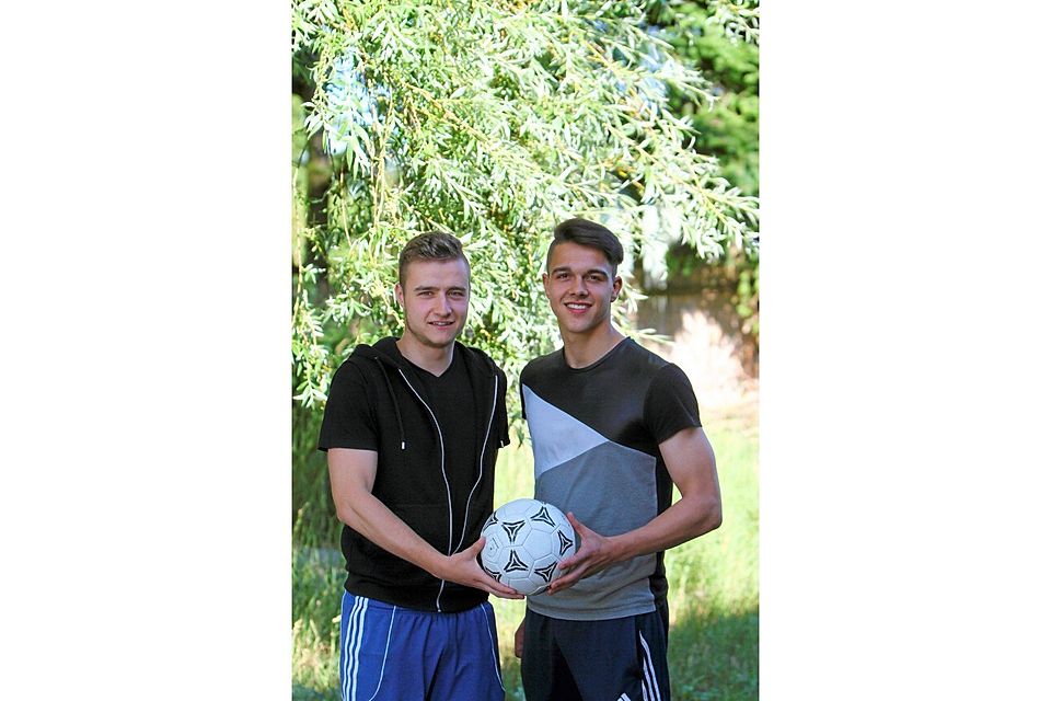 Neue Offensiv-Spieler: Mathias Altenburg (links) und Alexander Holz sind Wunschspieler von Trainer Jörg Lutter - beide sehr jung, athletisch und torgefährlich. © MZV/MATTHIAS HAACK