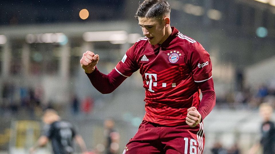Nemanja Motika könnte bald nicht mehr im Dress des FC Bayern auflaufen.