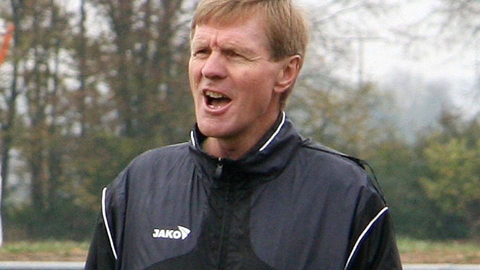 Thomas Strauß bleibt Trainer des TSV Oettingen.  F.: Dieter Mack