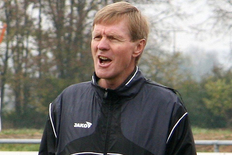 Thomas Strauß bleibt Trainer des TSV Oettingen.  F.: Dieter Mack