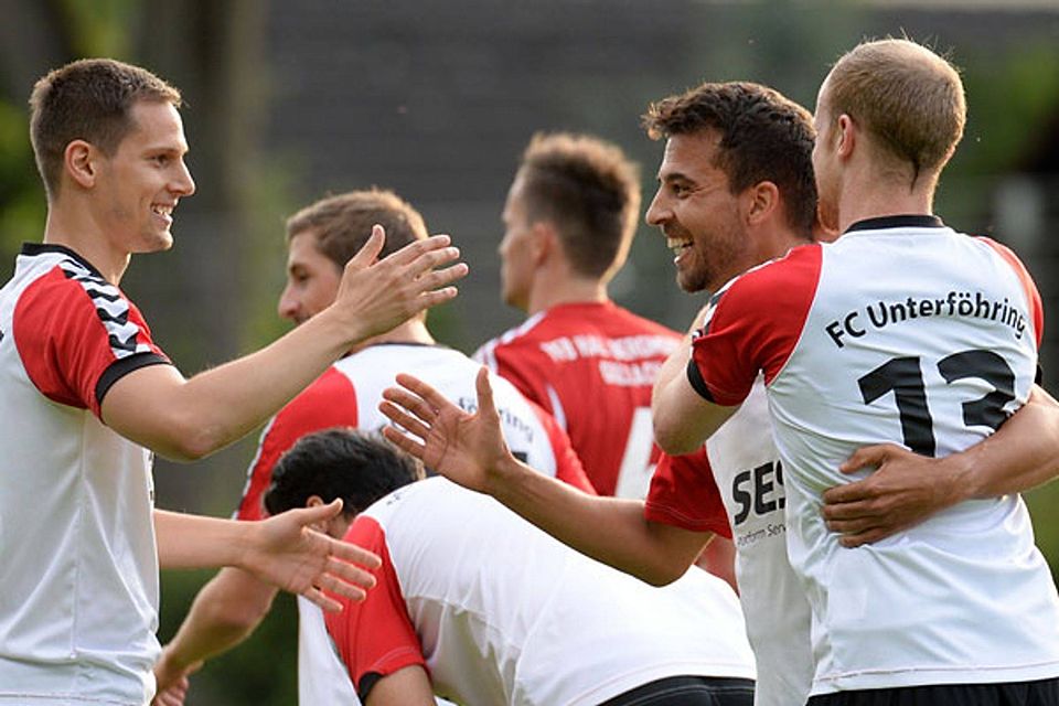 Voll eingeschlagen hat FCU-Neuzugang und Doppeltorschütze Daniel Jungwirth (2.v.re.) beim 8:0-Pokal-Schützenfest gegen Hallbergmoos. F: Leifer
