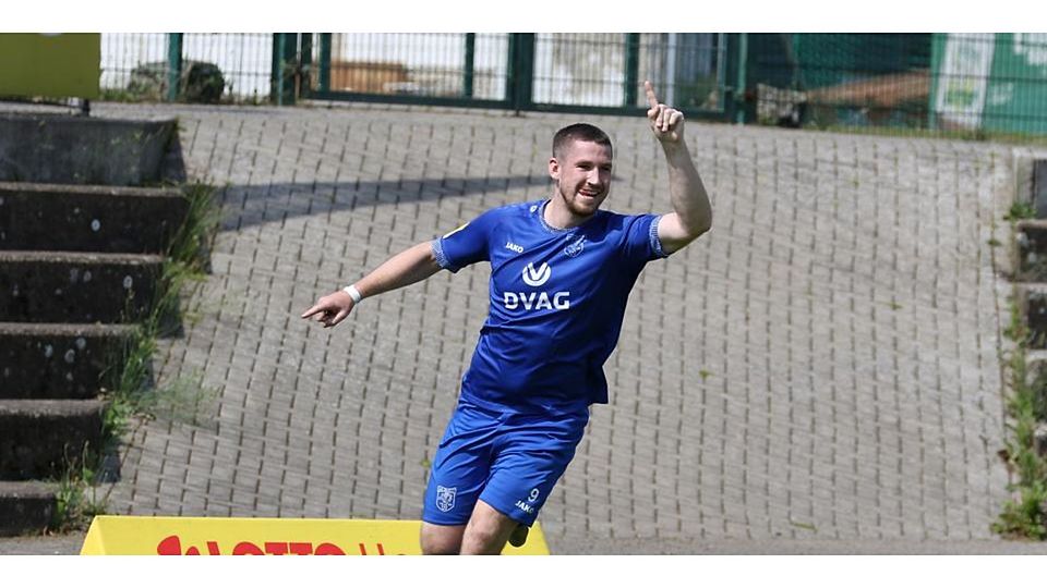 Kann er weiterhin jubeln? Hendrik Mittelstädt und der VfB Marburg sind in der Fußball-Hessenliga derzeit in aller Munde, nun wartet der FSV Fernwald. (Archivbild) © Jens Schmidt