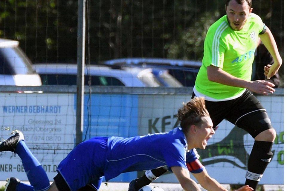 Viel Erfahrung und körperliche Präsenz: Nach überstandener Kreuzbandverletzung ist Gaißachs Verteidiger Georg Simon (re.) wieder eine feste Größe in der Mannschaft.