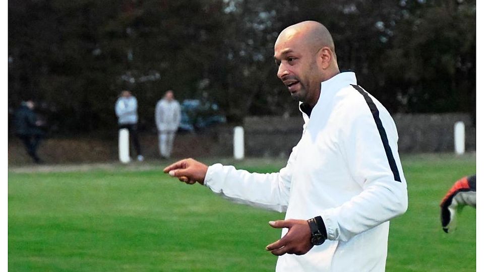 Da geht’s lang: Trainer Johnny Conner und die SG Ueberau sind zurück in der Kreisoberliga. (Archiv)	Foto: Jens Dörr